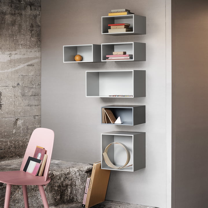 Mini Stacked reolsystem 2. 0 af Muuto i lys og mørkegrå