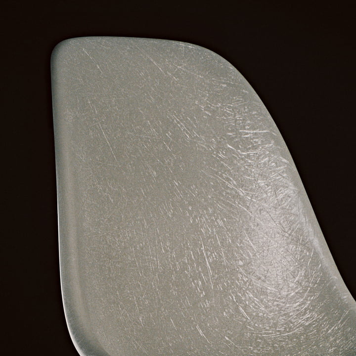 Eames Fiberglass sidestol fra Vitra i detaljer