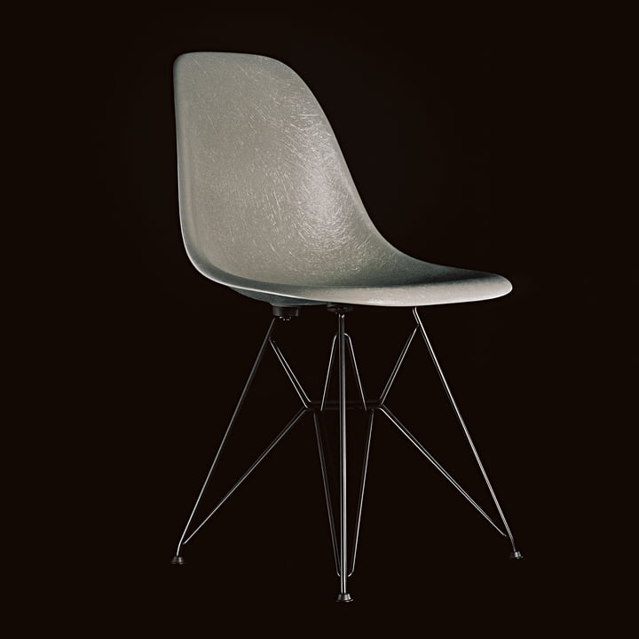 Eames Fiberglass sidestol DSR af Vitra