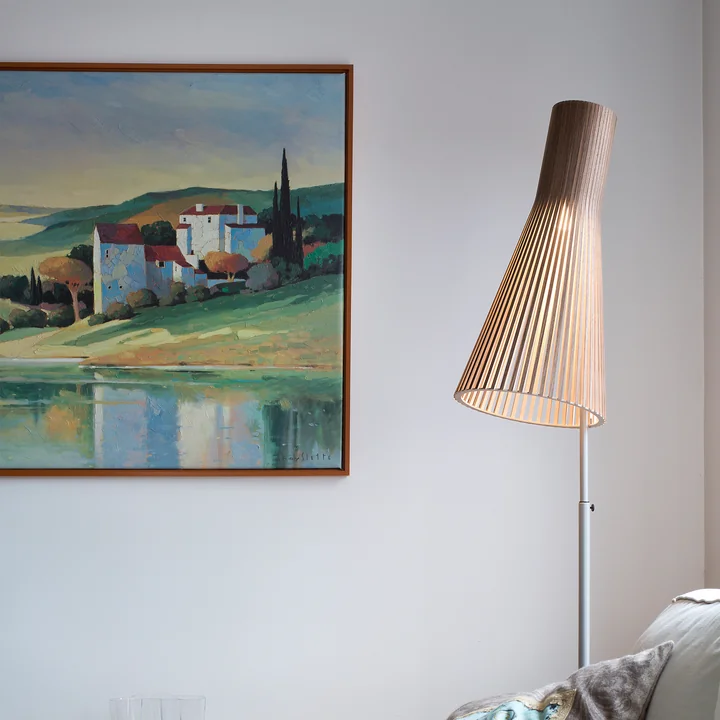 Secto 4210 gulvlampe fra Secto i valnød