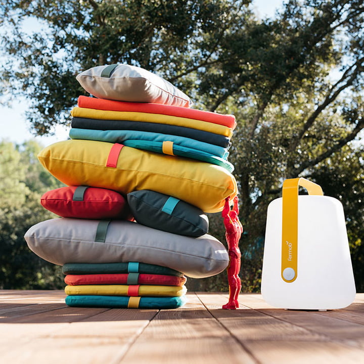 Color Mix Fouta strandhåndklæde og udendørspude fra Fermob