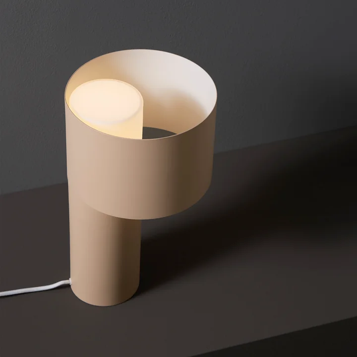 Tangent bordlampe fra Woud i ørkensand