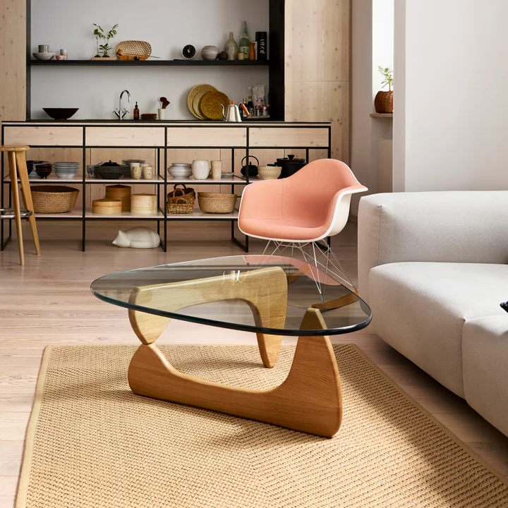 Eames Plastic Lænestol RAR (Fuld Polstring) med Sofabord Oak (Limited Edition) af Vitra