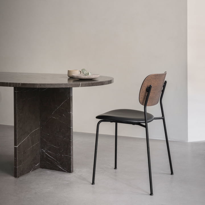 Co Dining Chair fra Audo ved bordet