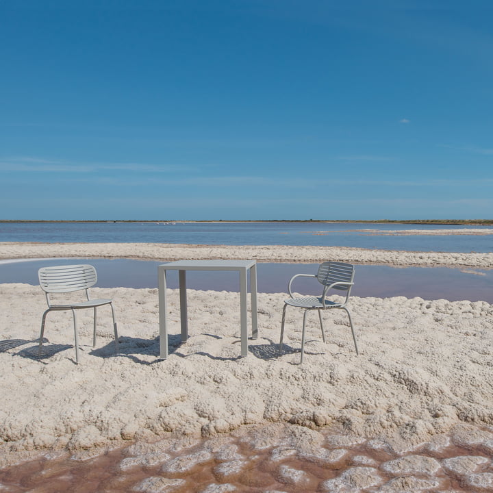 Mor stol af Emu på stranden