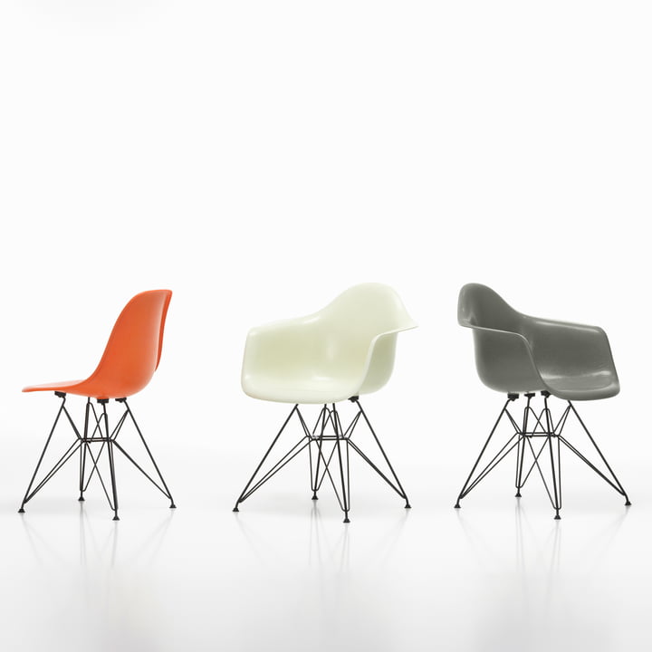 Eames fiberglas lænestol DAR af Vitra