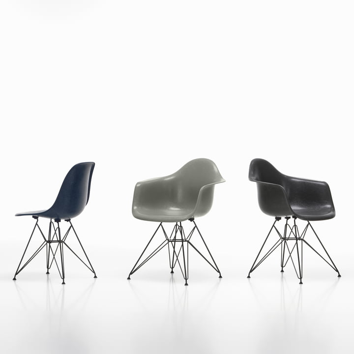 Eames fiberglas lænestol DAR af Vitra