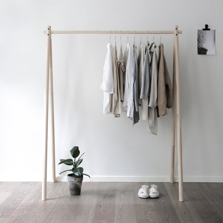 Hongi garderobe i naturen fra Karup Design