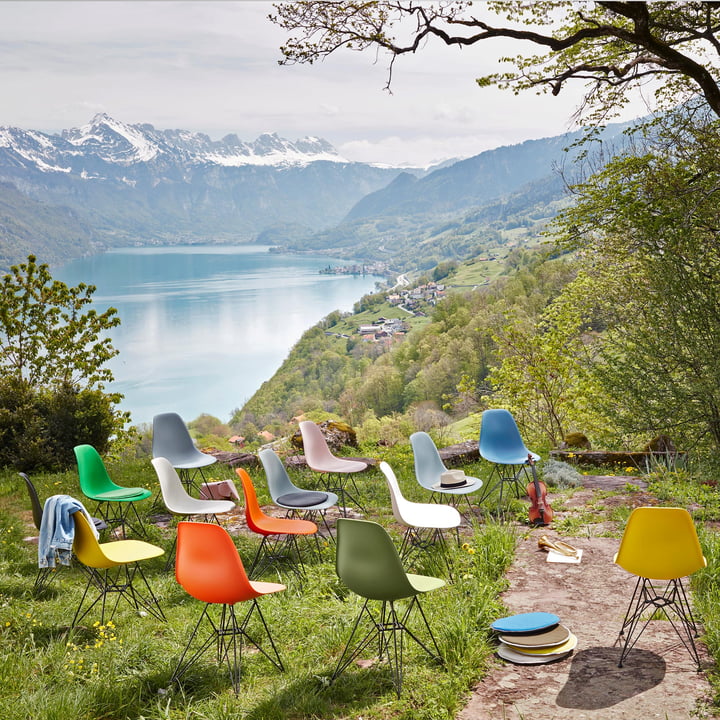 Eames Plastic Side Chair DSR fra Vitra