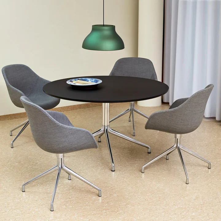 About A Chair AAC 121 med PC pendel fra HAY