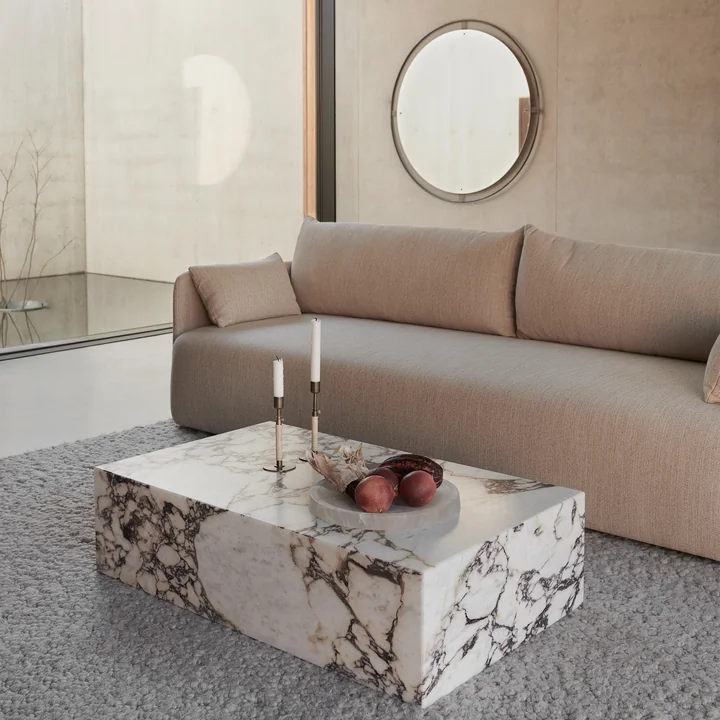 Plinth low, roset af Audo i stuen