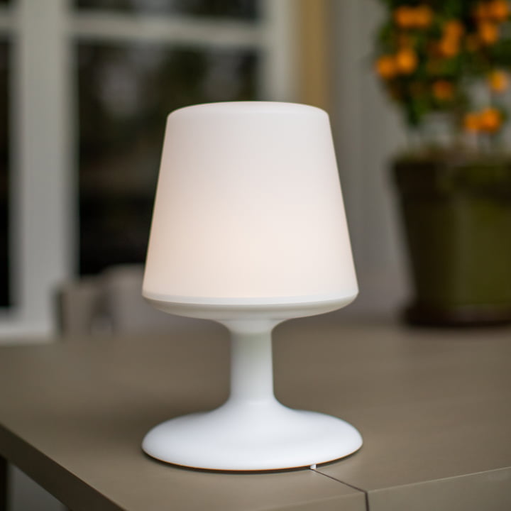 Let at gå batteridrevet bordlampe fra Koziol