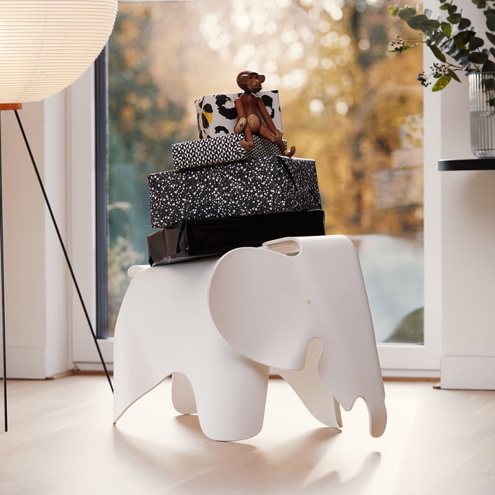 Eames Elephant fra Vitra med træaben af Kay Bojesen