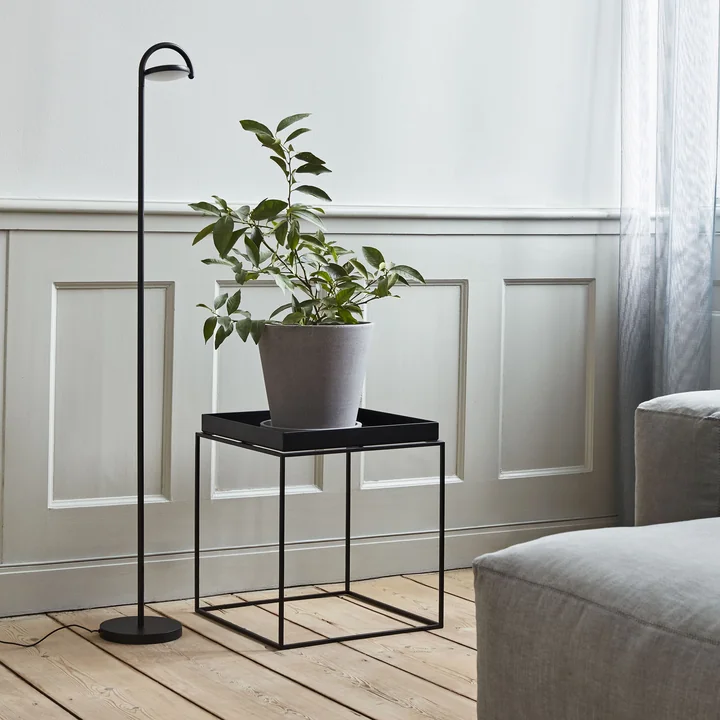 Marselis LED gulvlampe, bakkebord og blomsterpotte med underkop fra HAY