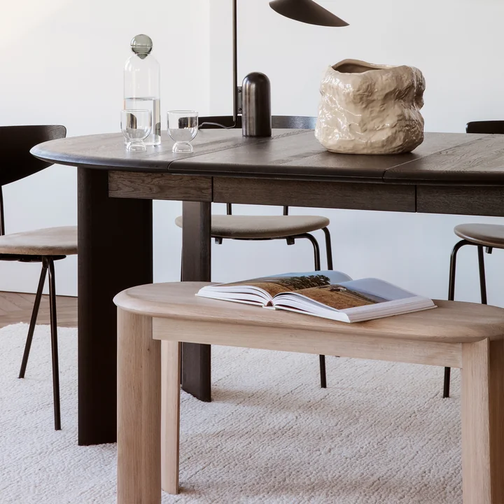 Bevel bænk, 90 x 35 cm, hvidolieret eg og Bevel bord fra Ferm Living