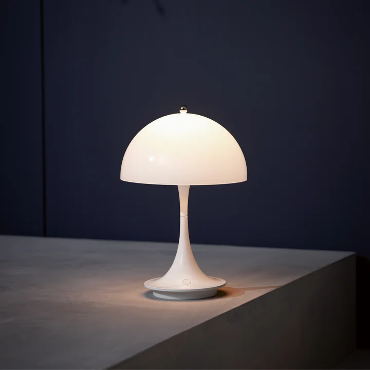 Panthella Portable batteri LED bordlampe fra Louis Poulsen i hvid