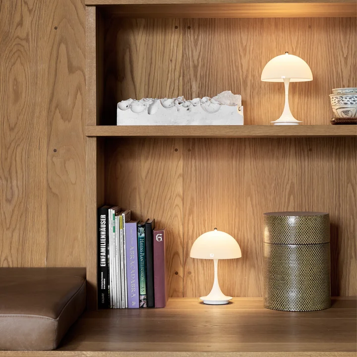 Panthella Portable batteri LED bordlampe fra Louis Poulsen i hvid
