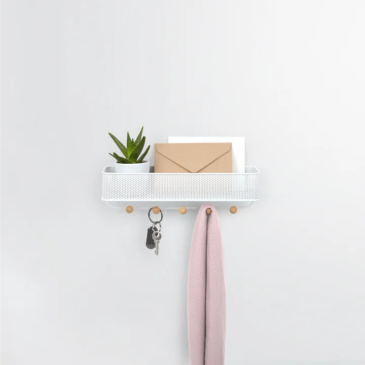 Estisk garderobe med hylde fra Umbra i hvid / naturlig