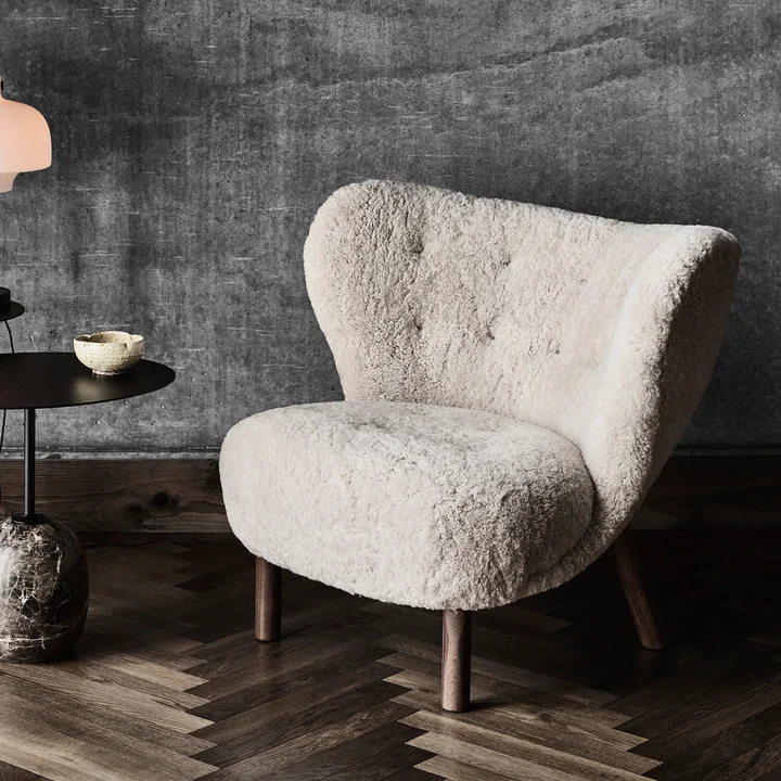 Little Petra VB1 Lounge Chair fra & Tradition i valnød / fåreskind Moonlight