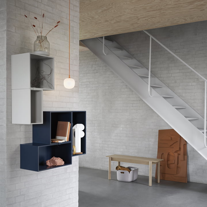 Muuto - Mini Stacked Shelving System - midnatsblå og Rime pendel