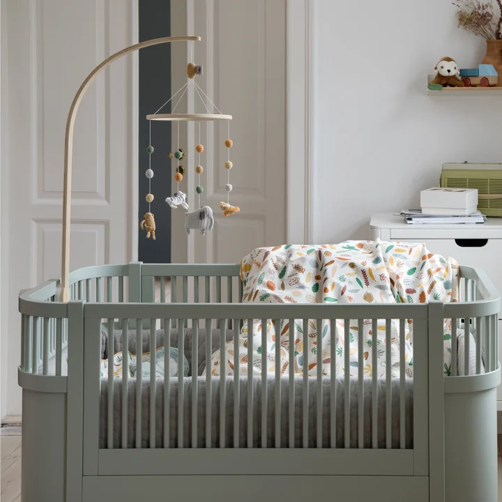 Mobilholder, babymobil og Sebra sengen Baby & Junior fra Sebra