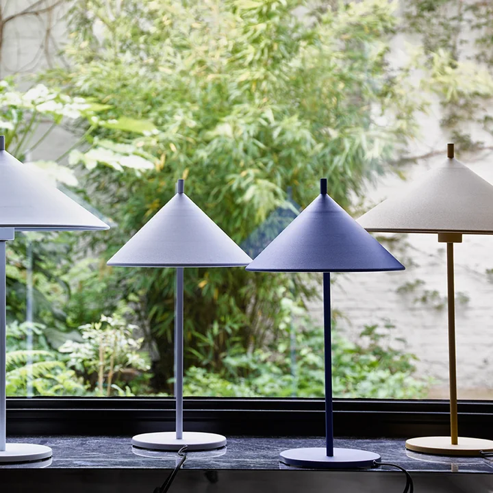 Triangle bordlampe af HKliving