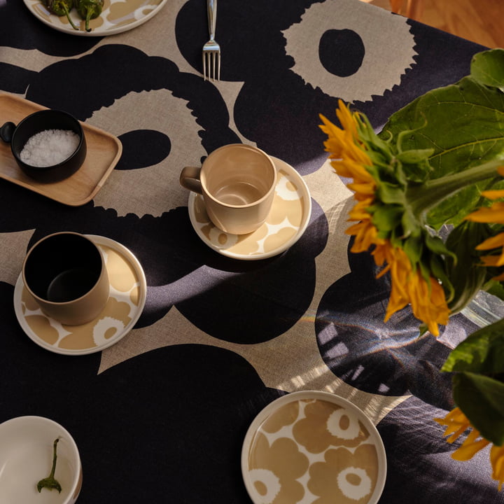 Oiva krus - Oiva Unikko tallerken, hvid/beige fra Marimekko