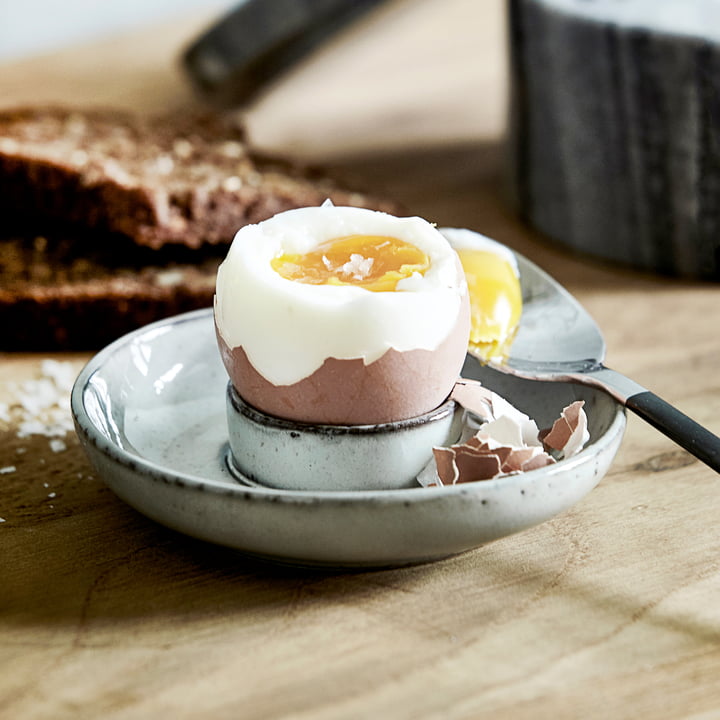 Den Rustic ægkop, gråblå af House Doctor på morgenmadsbordet