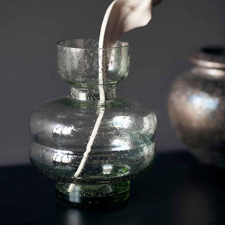 Organi vasen, Ø 12 x H 15 cm, grøn af House Doctor viser sin elegance med kun en blomst