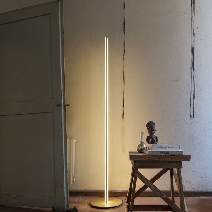 Coordinates LED gulvlampe i atmosfæren