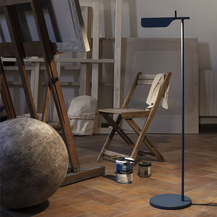 Tab F LED gulvlampe i studiet