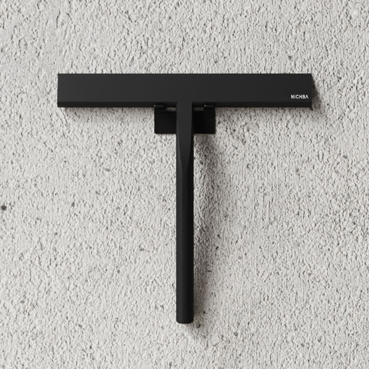 Nichba Design fra Nichba Design på en stenmur