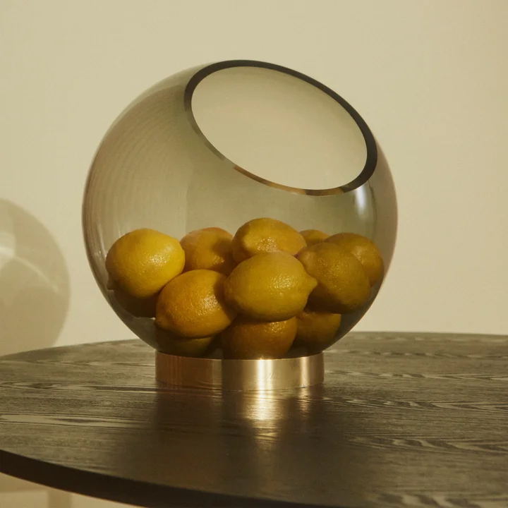 Globe Vase fra AYTM som opbevaring af citroner