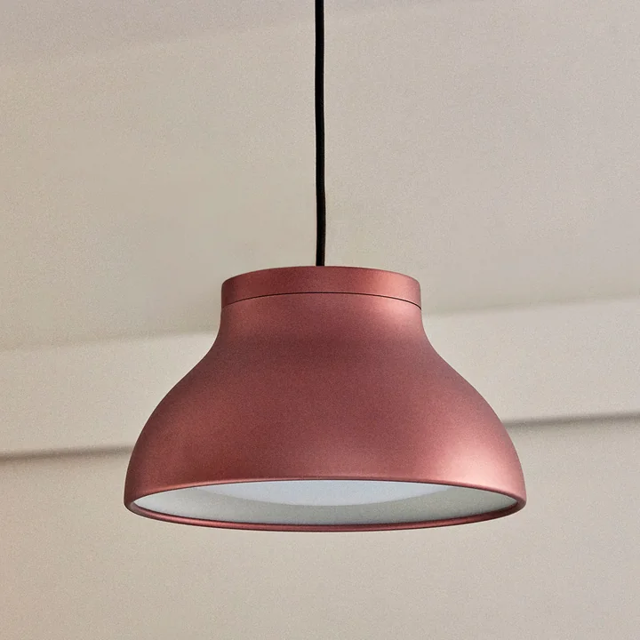PC-pendlen fra HAY i farven blush red
