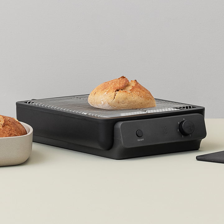 Foodie flade brødristeren fra Rig-Tig by Stelton steger og ruller perfekt
