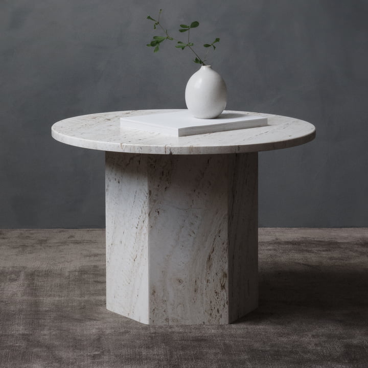 Epic Coffee Table sofabord lavet af sten med dekoration