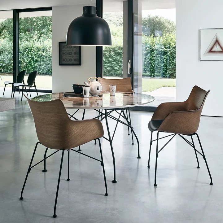 Tidløs designerstemning i stuen