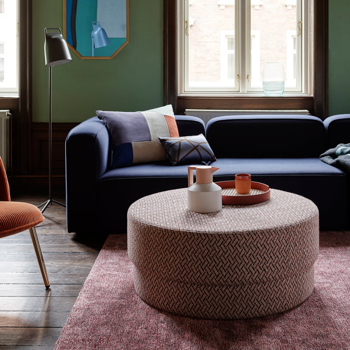 Silo Pouf fra Normann Copenhagen som sofabord i stuen