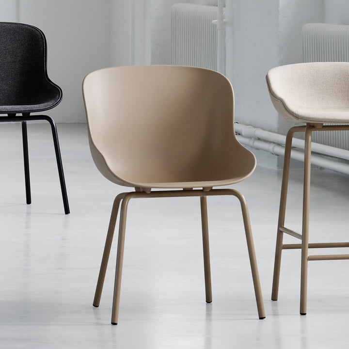 Den monokrome Hyg Chair af Normann Copenhagen ser rolig ud