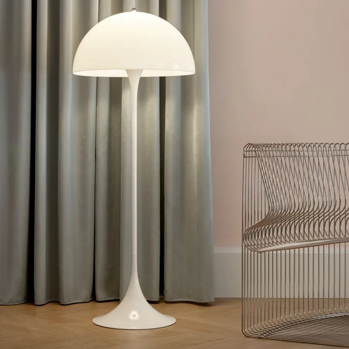 Tidløs gulvlampe i stuen