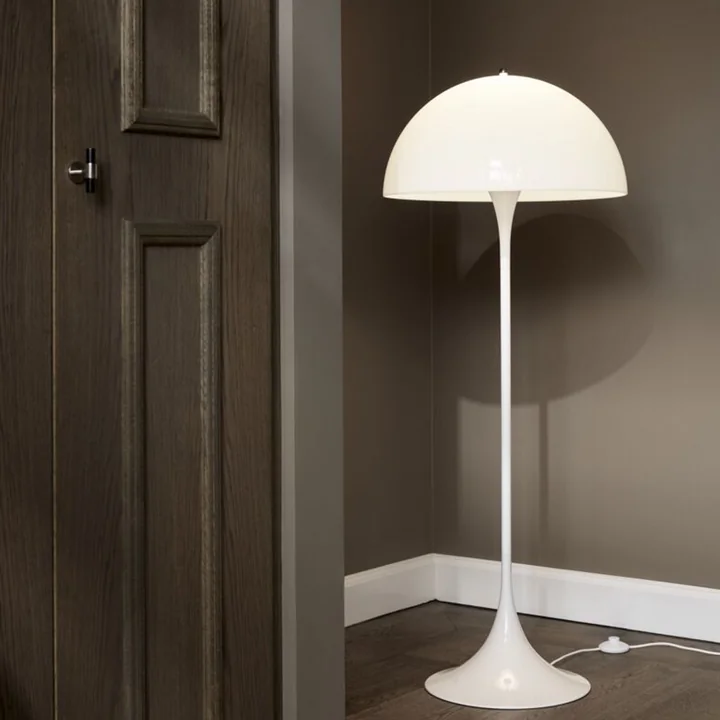 Den legendariske Panthella gulvlampe