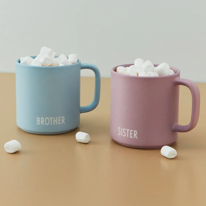 AJ Mini Favourite porcelænskopper fra Design Letters tjener som en sød souvenir