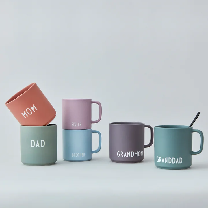AJ Favourite porcelænskrus fra Design Letters er den perfekte gave