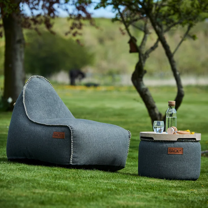 RETRO it Cobana Outdoor sækkestol fra SACK it på engen