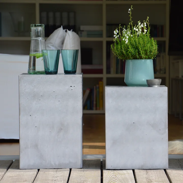 Den Block beton sidebord af Jan Kurtz i forskellige højder
