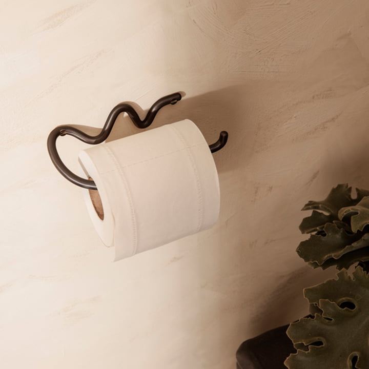 Curvature toiletpapirholder fra ferm Living i sort