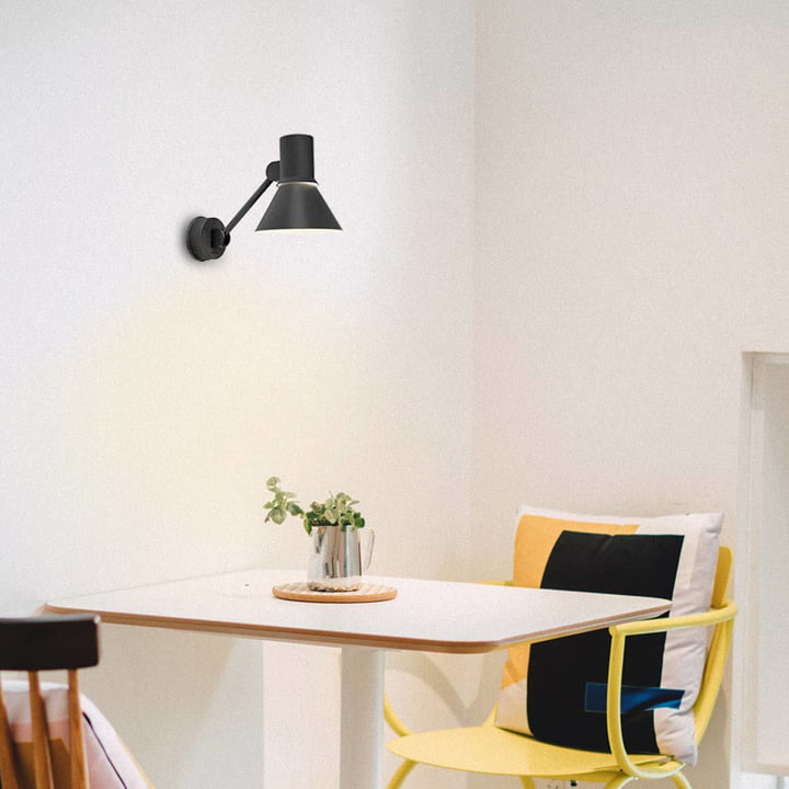 Type 80 væglampe W2 fra Anglepoise på arbejdspladsen