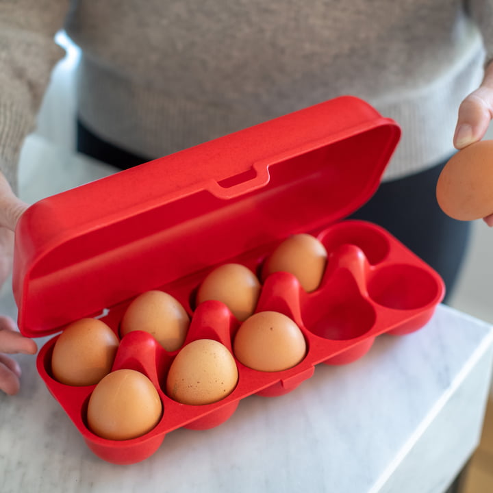 Eggs to go genanvendelige ægbeholdere fra Koziol i organic rød