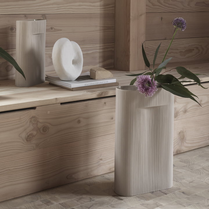 Ridge vase fra Muuto i beige