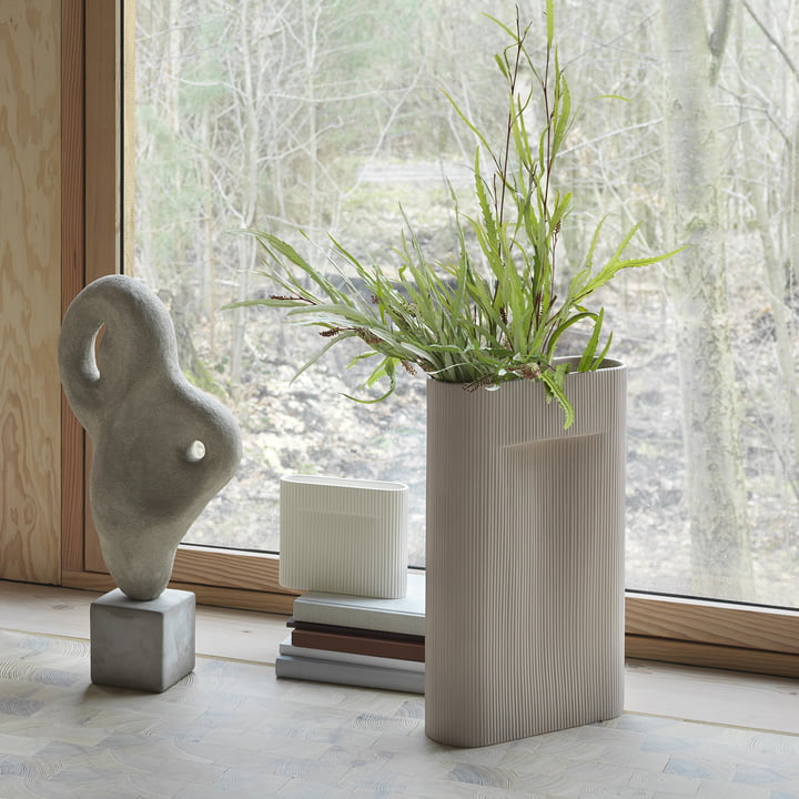 Ridge vase af Muuto i off-white og beige